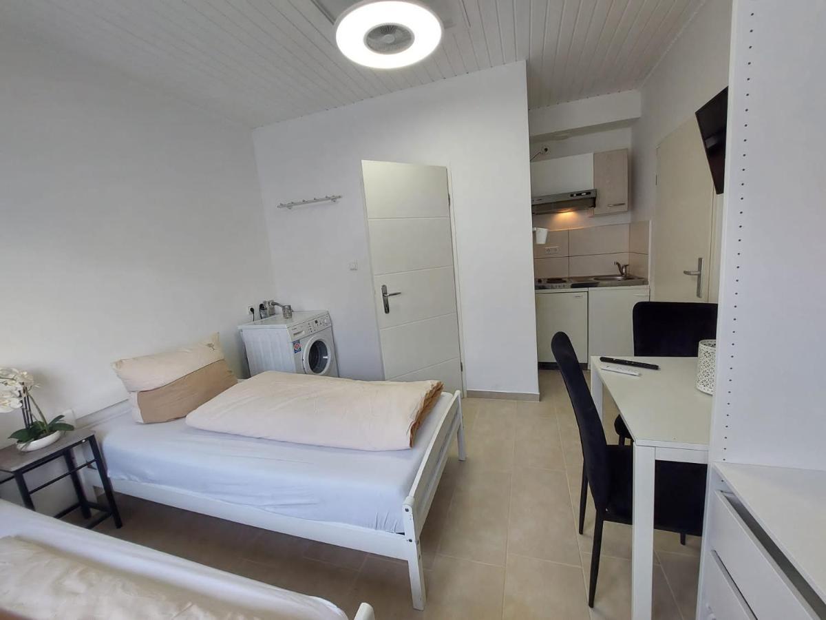 Private Room Hannover Exterior photo