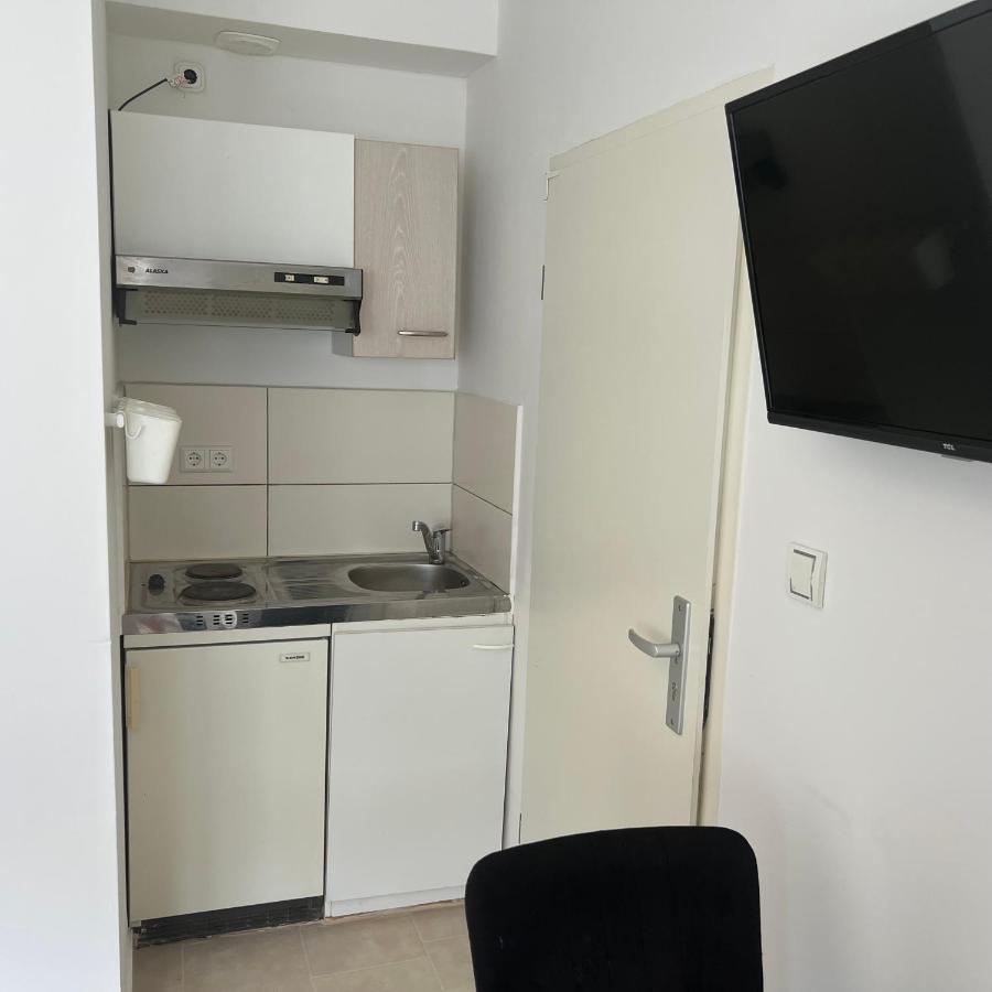 Private Room Hannover Exterior photo